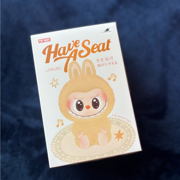 hehe have a seat labubu - Picture 2 of 5